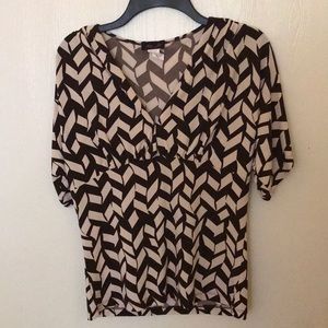 Pretty brown blouse it’s in very good condition